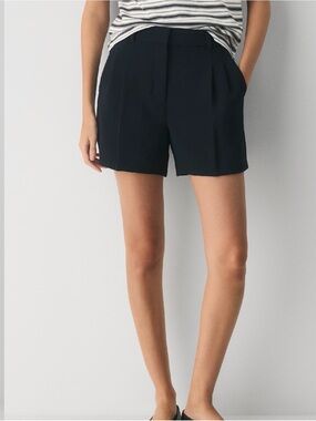 Aritzia Black Tailored Pleat-Front Women's Shorts